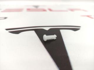 Фиксатор (палец) бардачка Tesla Model 3 1 поколение 2018, 1083340-00-F