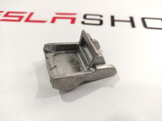 Направляющий ограничитель основной батареи (большой) Tesla Model S 1 поколение 2015, 1028600-00-A