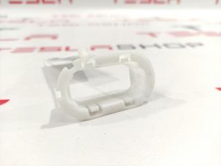 Фиксатор гофры электропроводки двери Tesla Model 3 1 поколение 2018, 1108730-00-C