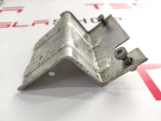 Кронштейн крепления клапана Tesla Model S 1 поколение 2015, 1003762-00-A