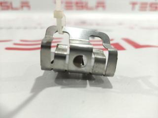 Клипса бокса Tesla Model S 1 поколение 2015, 1009509-00-B