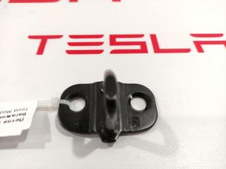 Петля замка крышки багажника Tesla Model 3 1 поколение 2018, 1092309-00-B