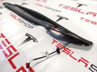 Датчик прижатия (накладка крышки багажника) Tesla Model S 1 поколение 2016, 6007576-00-B