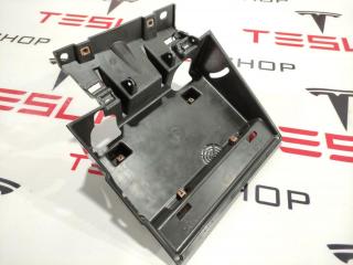 Кронштейн опорный основного монитора Tesla Model S 1 поколение 2016, 1002322-00-C
