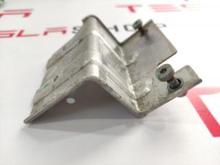 Кронштейн крепления клапана Tesla Model S 1 поколение 2016, 1003762-00-A