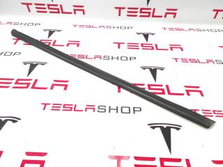 молдинг двери передней левой Tesla Model S 1 поколение 2016, 1095786-00-C