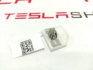 Кронштейн крепления солнцезащитного козырька Tesla Model S 1 поколение 2016, 1013811-00-B, 1013832-00-E