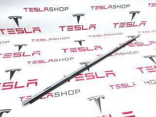 молдинг двери передней левой Tesla Model X 1 поколение 2017, 1032165-88-D
