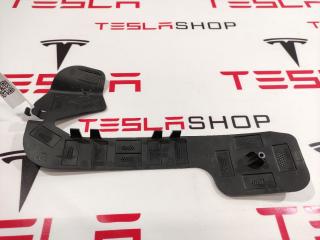 Кронштейн крепления фары противотуманной левой Tesla Model 3 1 поколение 2018, 1089447-00-B