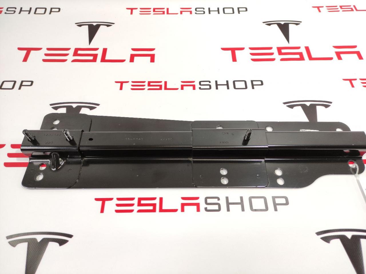 Кронштейн крепления сидений 2-го ряда Tesla Model X 1 поколение 2019, 1086166-99-F - фото №1