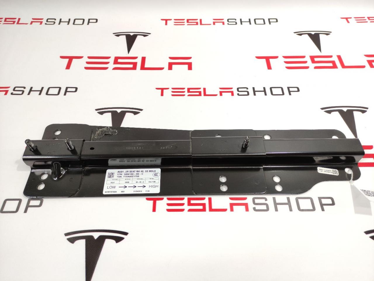 Кронштейн крепления сидений 2-го ряда Tesla Model X 1 поколение 2019, 1086166-99-F - фото №1