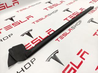 Уплотнитель стекла Tesla Model Y 1 поколение 2020, 1500063-00-C