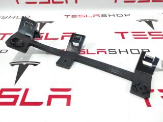 Направляющая фары Tesla Model X 1 поколение 2018, 1046959-00-F