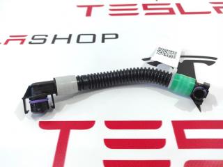 Патрубок системы охлаждения основной батареи Tesla Model 3 1 поколение 2021, 1521564-00-A