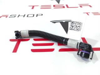 Патрубок системы охлаждения основной батареи Tesla Model 3 1 поколение 2021, 1521563-00-A