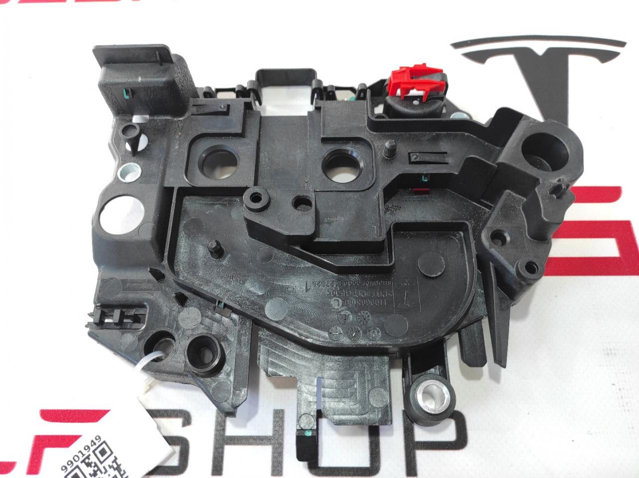 Крышка нижняя панели управления пентхауса основной батареи Tesla Model 3 1 поколение 2021, 1109685-00-L - фото №1