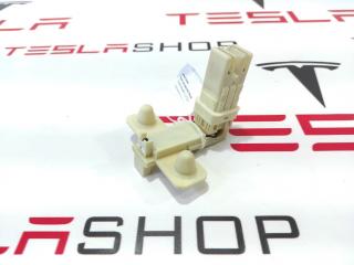 Разъём высоковольтный основной батареи н/к Tesla Model 3 1 поколение 2021, 3-2840625-1