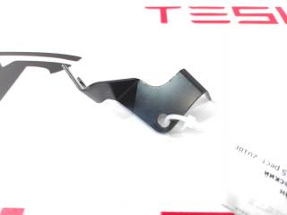 Кронштейн металлический крепления датчика ABS Tesla Model S 1 поколение [рестайлинг] 2018, 1009604-00-B