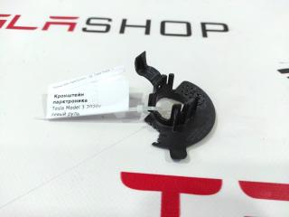 Кронштейн крепления парктроника Tesla Model 3 1 поколение 2020, 1088444-00-B
