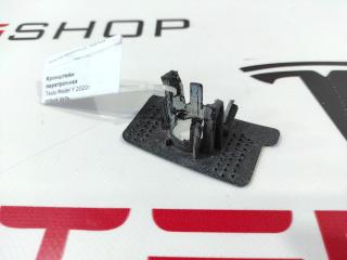 Кронштейн крепления парктроника Tesla Model Y 1 поколение 2020, 1493753-00-A