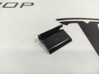 Кронштейн крепления подкапотного пластика к крылу Tesla Model S 1 поколение 2015, 1012944-00-D