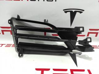люверс переднего бампера правый Tesla Model S 1 поколение [рестайлинг] 2017, 105800700J