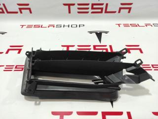 люверс переднего бампера правый Tesla Model S 1 поколение [рестайлинг] 2017, 105800700J