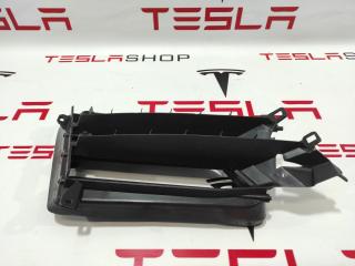 люверс переднего бампера правый Tesla Model S 1 поколение [рестайлинг] 2017, 105800700J