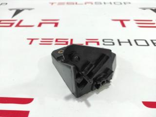Кронштейн крепления передней внутренней решетки Tesla Model S 1 поколение [рестайлинг] 2017, 1061331-00-B, 1020793-00-B