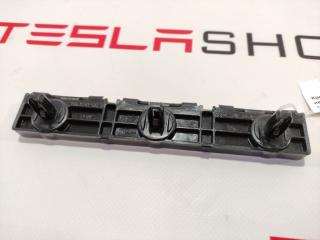 Кронштейн крепления накладки порога рокерной панели Tesla Model S 1 поколение 2015, 1003691-00-A