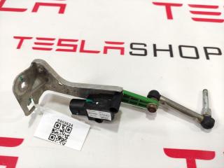 Датчик уровня пневмоподвески Tesla Model S 1 поколение 2015, 1004173-00-A, 6006523-00-A
