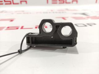 Кронштейн тормозной магистрали Tesla Model S 1 поколение 2015, 6008136-00-C