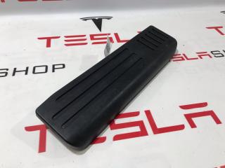 Панель для отдыха ноги водителя Tesla Model S 1 поколение 2015, 6005968-00-C