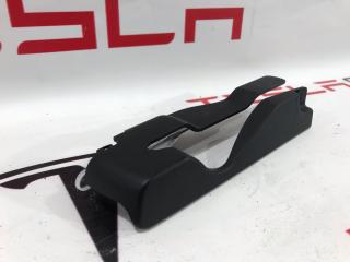 Заглушка салазки сиденья Tesla Model X 1 поколение 2017, 1068832-00-A, 1068833-00-A