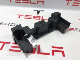 Кронштейн панели пола 2-го ряда сидений (6 мест) Tesla Model X 1 поколение 2017, 1059716-00-D