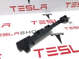 Кронштейн порога двери Tesla Model X 1 поколение 2017, 1053726-00-B