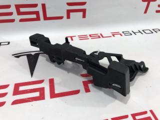 Кронштейн накладки, стойки C Tesla Model X 1 поколение 2017, 1053724-00-B