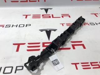 Кронштейн облицовки стойки B Tesla Model X 1 поколение 2017, 1053721-00-C