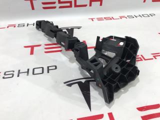 Кронштейн накладки, стойки В Tesla Model X 1 поколение 2017, 1051824-00-B