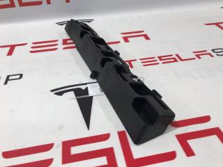 Кронштейн крепления накладки дверного проема Tesla Model X 1 поколение 2017, 1059180-00-A