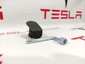 Заглушка (фиксатор) крепления подкапотного бокса Tesla Model 3 1 поколение 2021, 1081674-99-I, 1116002-00-C - фото №5