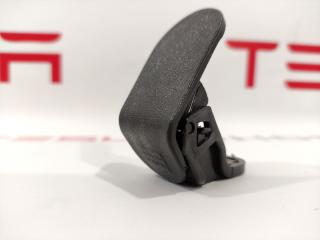 Заглушка (фиксатор) крепления подкапотного бокса Tesla Model 3 1 поколение 2021, 1081674-99-I, 1116002-00-C