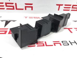 Кронштейн панели пола 2-го ряда сидений (6 мест) Tesla Model X 1 поколение 2017, 1060170-00-D
