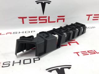 Кронштейн внешний сидений 2-го ряда Tesla Model X 1 поколение 2017, 1055318-00-C