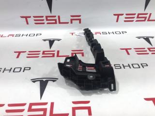 Кронштейн накладки, стойки В Tesla Model X 1 поколение 2017, 1053727-00-B