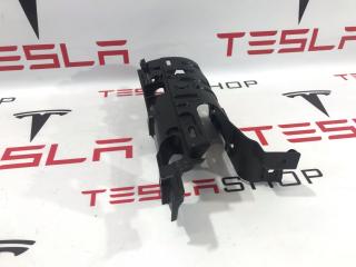 Кронштейн накладки, подъемной задней двери Tesla Model X 1 поколение 2017, 1055048-06-J, 1051548-00-E, 1058389-16-C