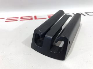 Заглушка салазки сиденья Tesla Model S 1 поколение [рестайлинг] 2017, 1051476-00-A