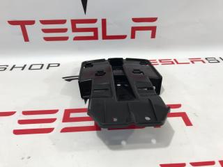 Кронштейн держателя приборной панели Tesla Model S 1 поколение [рестайлинг] 2017, 1056284-00-B