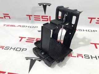 Крепление аккумулятора 12V Tesla Model S 1 поколение [рестайлинг] 2017, 1024085-00-A, 1028668-00-E, 1051743-00-C, 1031029-00-E