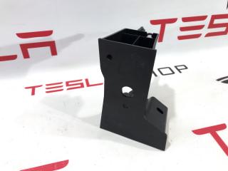 Кронштейн внутренний стойки C Tesla Model S 1 поколение [2-й рестайлинг] 2021, 1640618-00-B